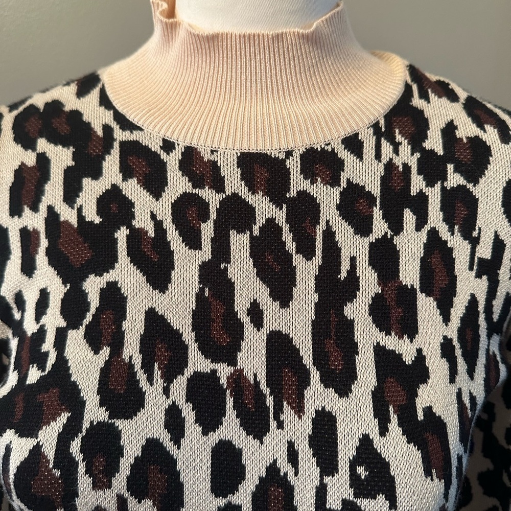leopard print longsleeve sweater turtleneck dress w puffy shoulders
-Just Taylor - Picture 3 of 5